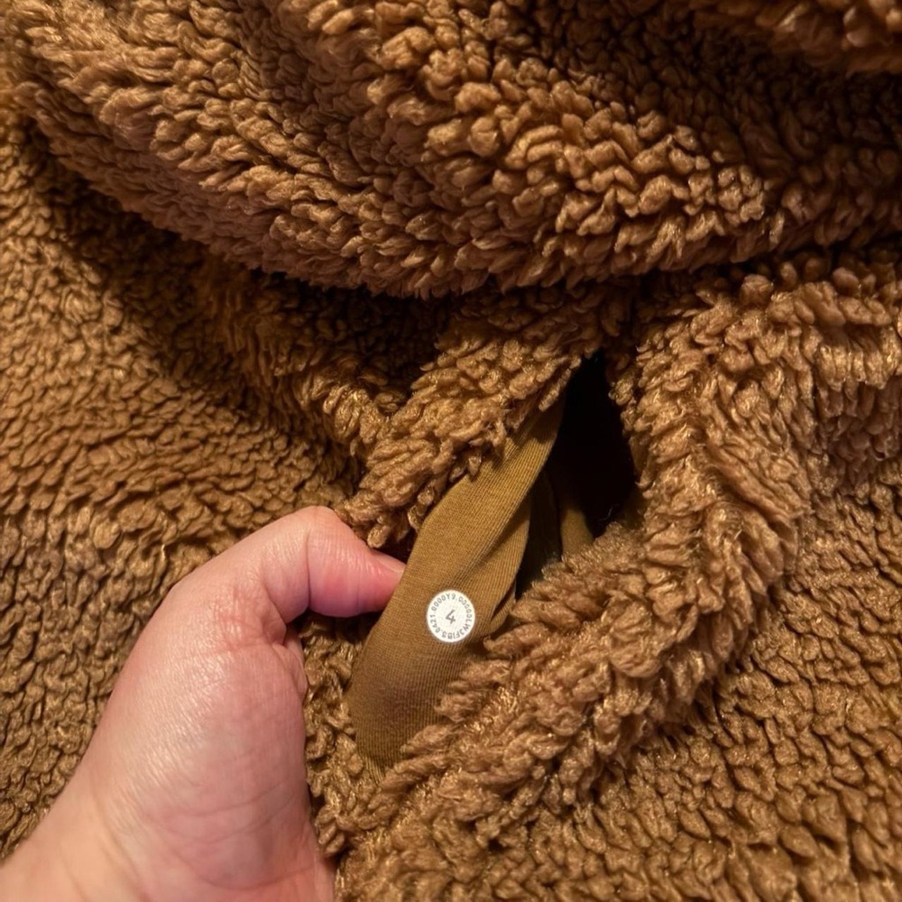 Lululemon Brown Sherpa Fleece Pullover Size 4 - Picture 3 of 3
